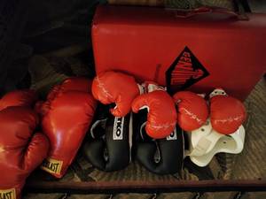 lot 129 image: Collection OF Ti Quan Do Equipment