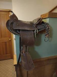 lot 131 image: Vintage Childs Saddle
