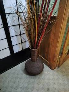 lot 150 image: Large Decorative vase