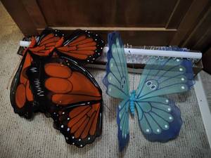 lot 157 image: Dcor Butterflys And Beaded Curtain