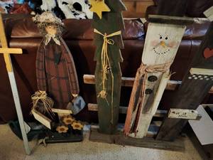 lot 172 image: Dcor And More