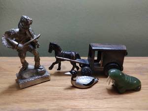 lot 181 image: Small Figurines