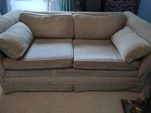 lot 224 image: Loveseat