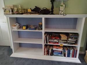 lot 236 image: Book Shelf