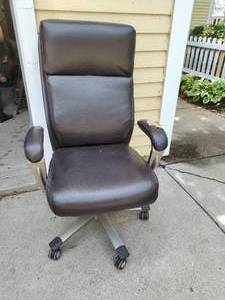 lot 238 image: Rolling Office Chair