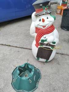 lot 259 image: Tree Stand & Snowman