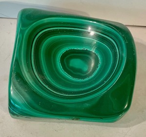 lot 7 image: Magnificent Malachite Piece