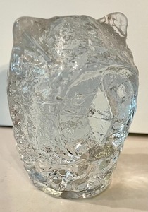 lot 22 image: Pukeberg of Sweden Crystal Owl