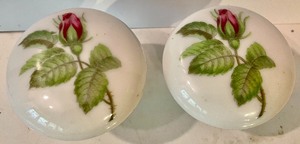 lot 15 image: Lot of Vintage Floral Themed Hardware