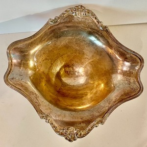 lot 18 image: Vintage Sterling Silver Footed Candy Dish