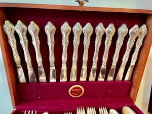 lot 20 image: Vintage Silver Plated Flatware Set