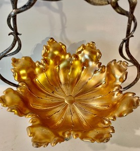 lot 31 image: Beautiful Vintage Gold and Silver Colored Serving Dish