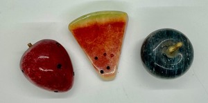 lot 38 image: 5 Pieces of Marble Fruit