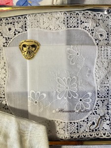 lot 58 image: Variety of Vintage Linens
