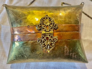 lot 67 image: Vintage Metal Purse