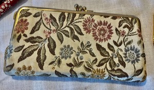 lot 82 image: 4 Vintage Wallets and Handbags