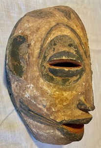 lot 79 image: Vintage African Mask