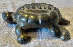 lot 95 image: Vintage Hoosier Metal Paperweight
