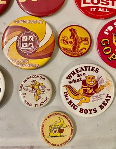 lot 110 image: Vintage University of Minnesota Pinbacks
