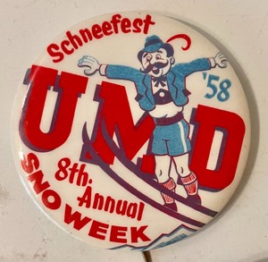 lot 116 image: Vintage University Minnesota Duluth UMD Pinbacks