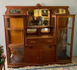 lot 119 image: Antique Double DoorCurved Glass Gorgeous Cabinet
