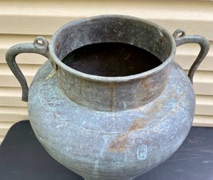 lot 144 image: Decorative Metal Double Handled Vase