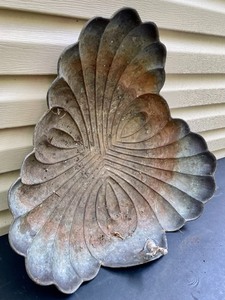 lot 139 image: Metal Yard Decor
