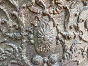 lot 172 image: Antique Fireplace Fire Back or Screen