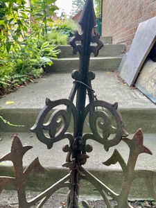 lot 221 image: Metal Decorative Fencing Pieces