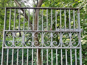 lot 234 image: Outstanding Ornate Metal Fencing Piece