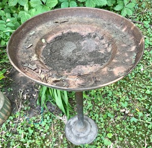 lot 247 image: Marvelous Metal Bird Bath
