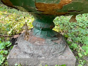 lot 239 image: Antique Metal Planter Urn