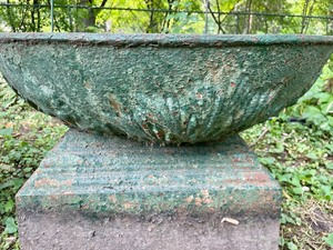 lot 241 image: Large Antique Planter on Base