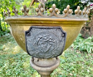 lot 273 image: Vintage Ornate Metal Planter on  Stand