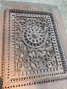 lot 304 image: Victorian Metal Fireplace Fire Back or Screen