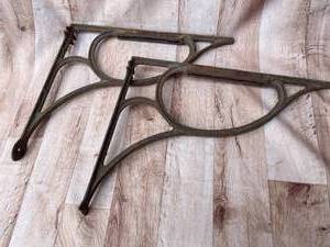 lot 309 image: 2 Rusty Shelf Brackets