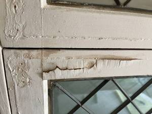 lot 329 image: Vintage Lead Glass Window