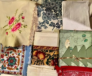 lot 359 image: Lots of Linens