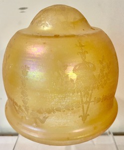 lot 385 image: Beautiful Light Globe