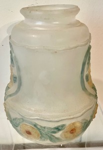 lot 384 image: Vintage Floral Light Globe