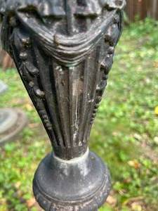 lot 403 image: Vintage Metal Pedestal Stand