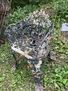 lot 415 image: Vintage Cast Iron Chair