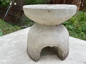 lot 424 image: Concrete Plant Stand