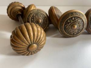 lot 439 image: Vintage Brass Door Knobs