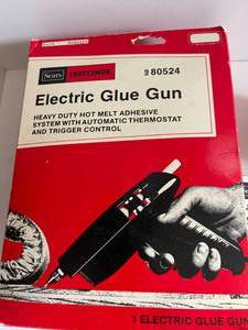 lot 441 image: Craftsman Electric Glue Gun