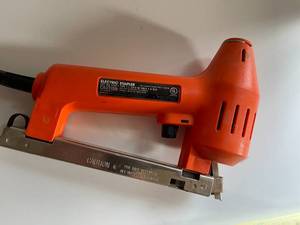lot 442 image: Black and Decker Electric Stapler