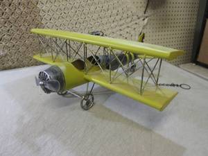 lot 14 image: (C-3) Metal Airplane Decor with Han...
