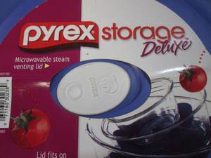 lot 27 image: (RM2) Pyrex Storage Deluxe...