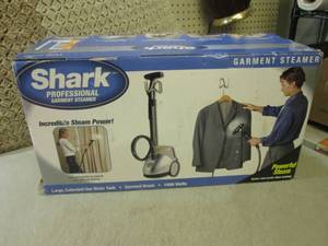 lot 36 image: (EW3) Shark Professional Garmet Ste...
