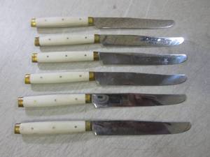 lot 41 image: (CNTR) Set of 6 Vintage Knives Shar...